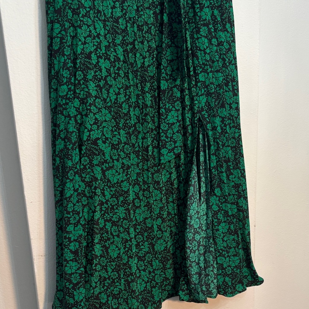 Skies Are Blue Pleated Floral Midi Skirt -Size Medium Like New - Picture 7 of 8